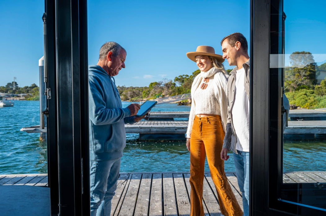 Coffin Bay Short & Sweet Oyster Farm Tour - 6 Oysters Included