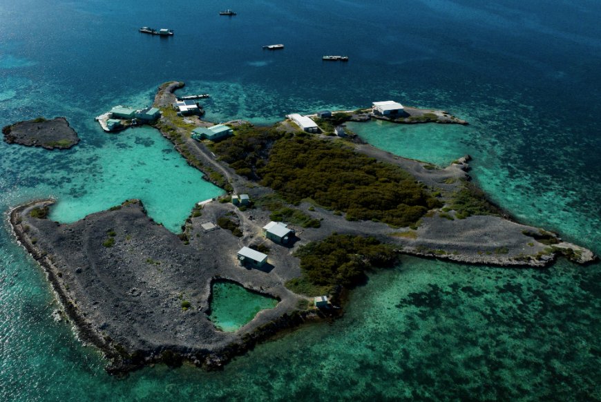 Abrolhos Islands Scenic Flyover - We Wander