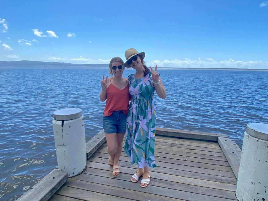 Noosa Hinterland Tour With Gourmet Lunch, Wine Tasting And Everglades Lake - We Wander